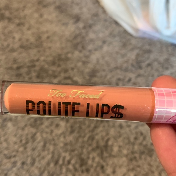 Too faced lipgloss